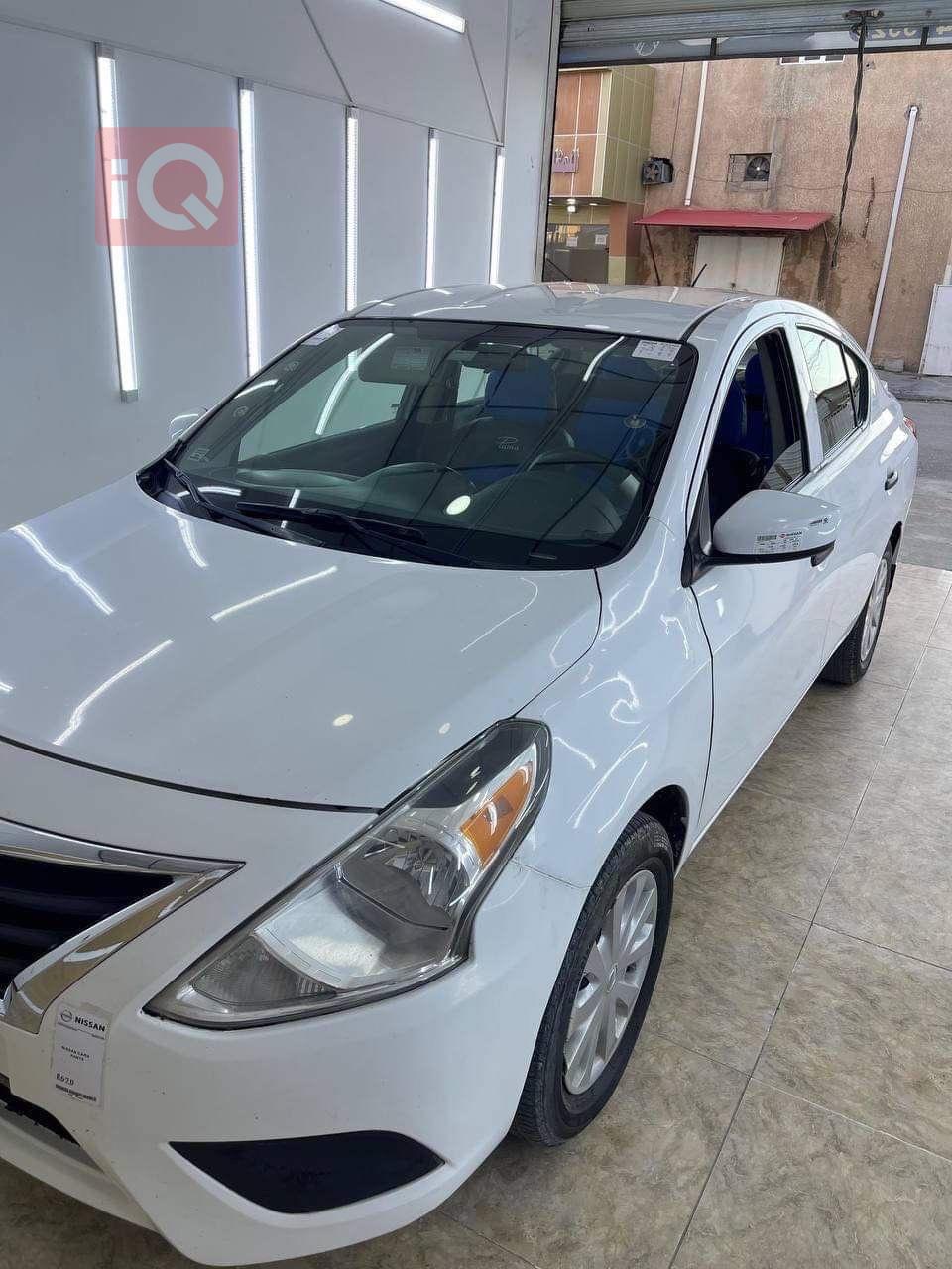 نيسان فيرسا